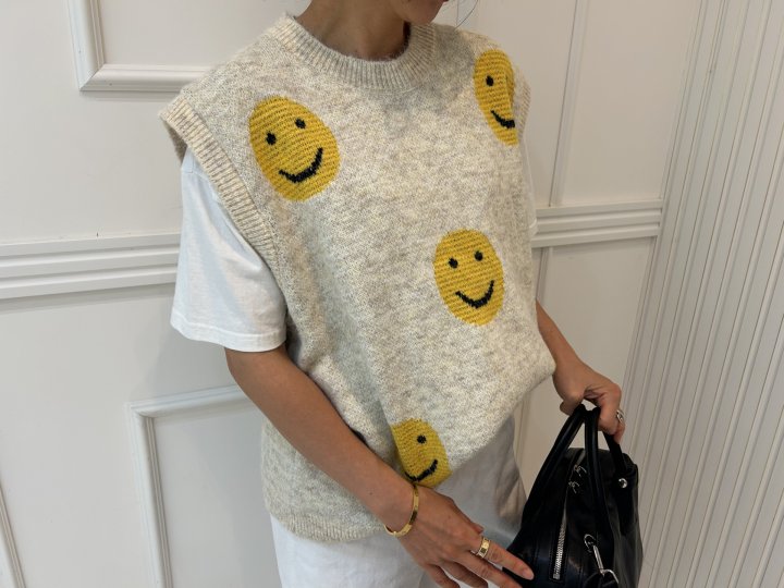 Pearls room - Korean Women Fashion - #pursuepretty - Smile Vest - 10