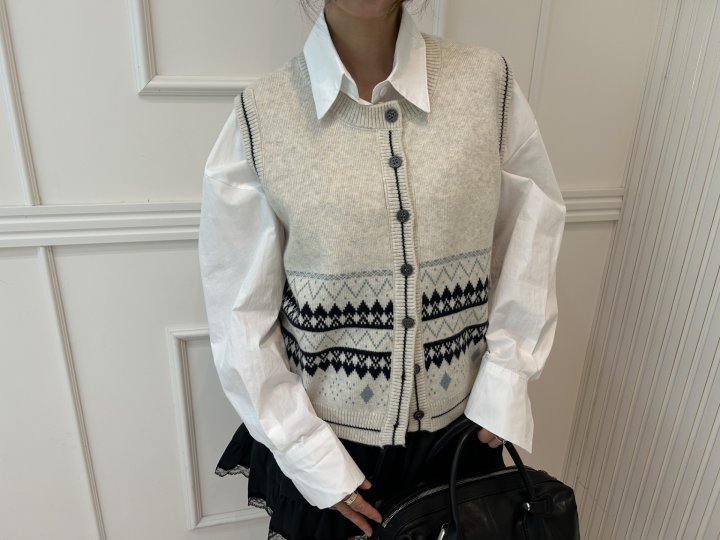 Pearls room - Korean Women Fashion - #pursuepretty - Triangle Open Vest - 3