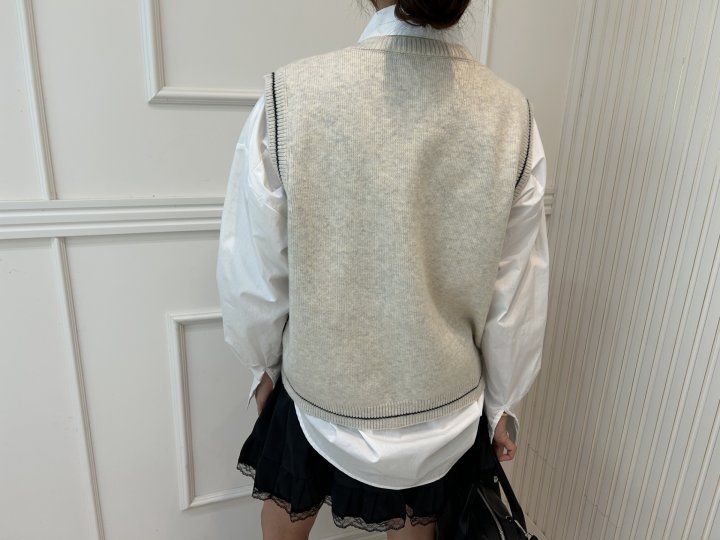 Pearls room - Korean Women Fashion - #romanticstyle - Triangle Open Vest - 5