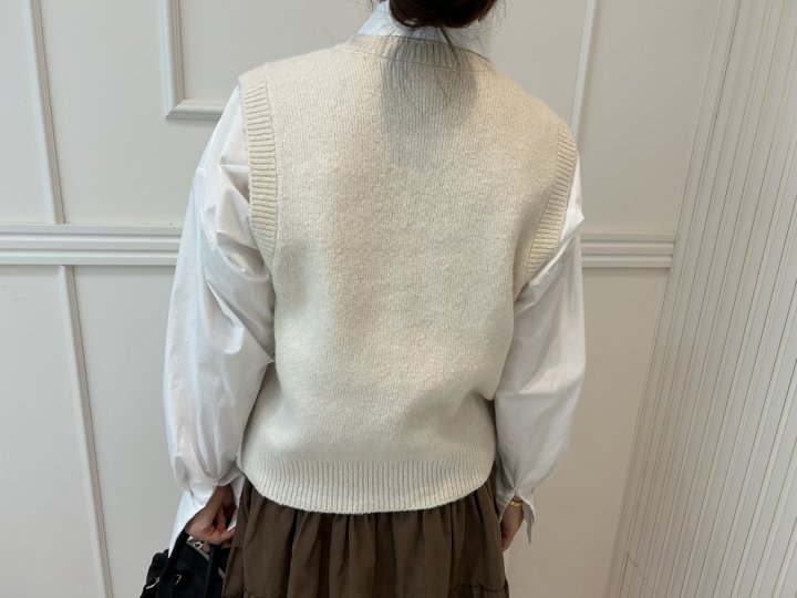Pearls room - Korean Women Fashion - #shopsmall - Song Song Knit Vest - 11