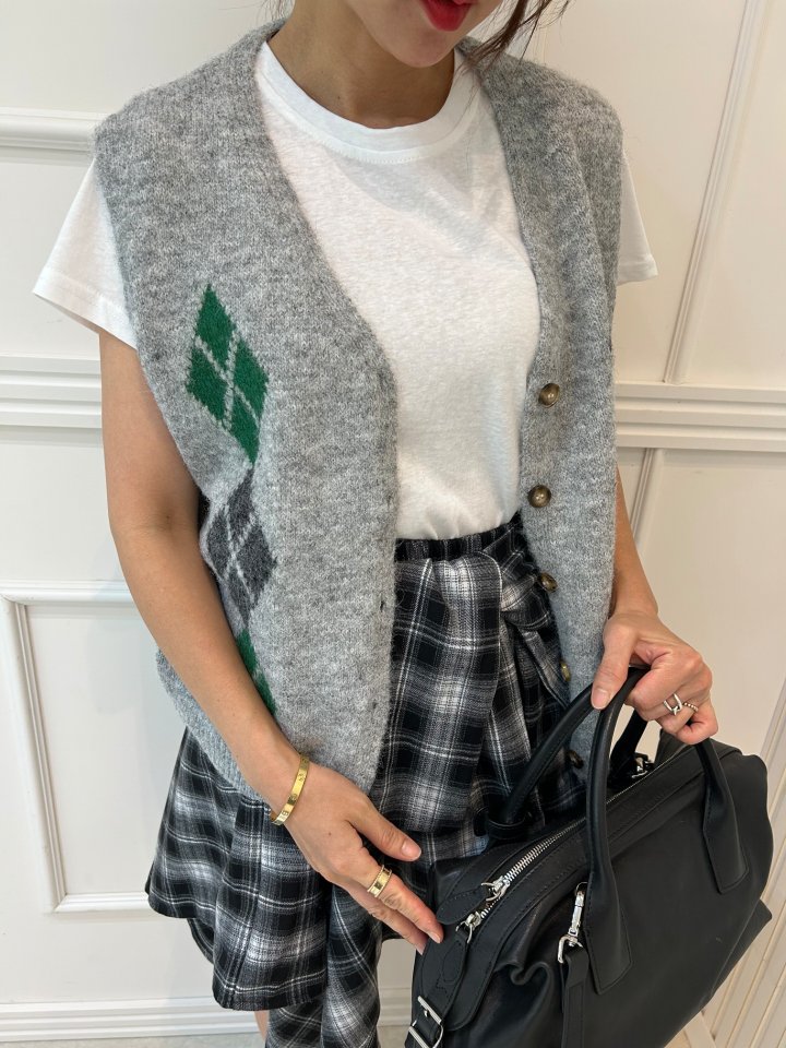 Pearls room - Korean Women Fashion - #thatsdarling - Argyle Open Vest - 9