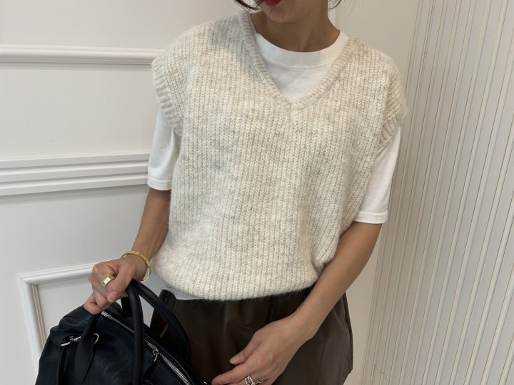 Pearls room - Korean Women Fashion - #vintagekidsstyle - V-Neck Vest - 11