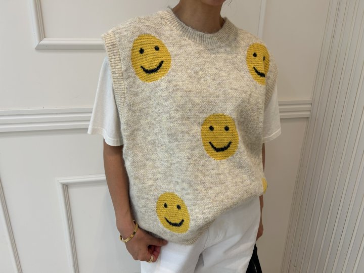 Pearls room - Korean Women Fashion - #vintagekidsstyle - Smile Vest - 9