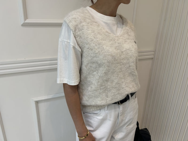 Pearls room - Korean Women Fashion - #vintageinspired - Wool V-neck Vest - 4