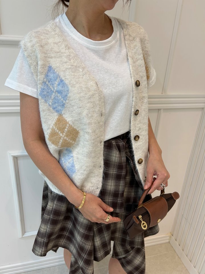 Pearls room - Korean Women Fashion - #vintageinspired - Argyle Open Vest - 4