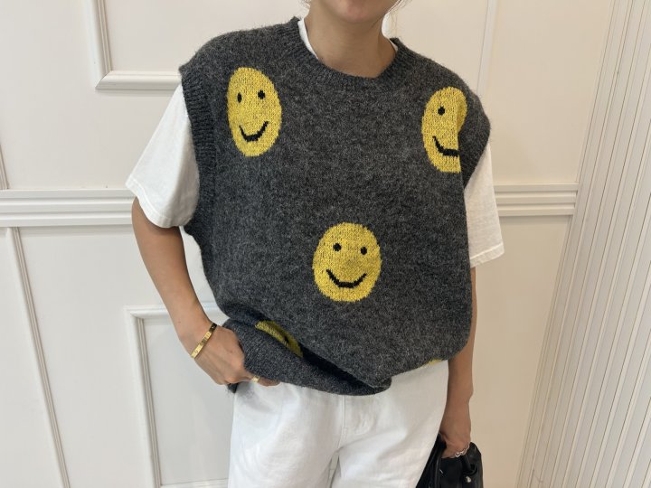 Pearls room - Korean Women Fashion - #womensfashion - Smile Vest - 3