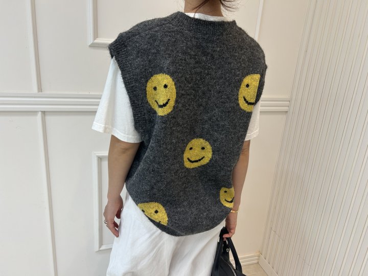 Pearls room - Korean Women Fashion - #womensfashion - Smile Vest - 7