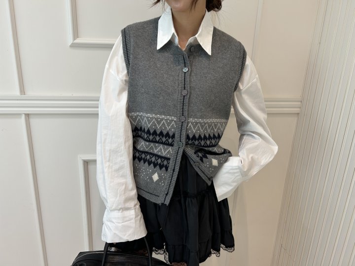 Pearls room - Korean Women Fashion - #womensfashion - Triangle Open Vest - 10