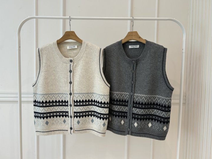Pearls room - Korean Women Fashion - #womensfashion - Triangle Open Vest - 12