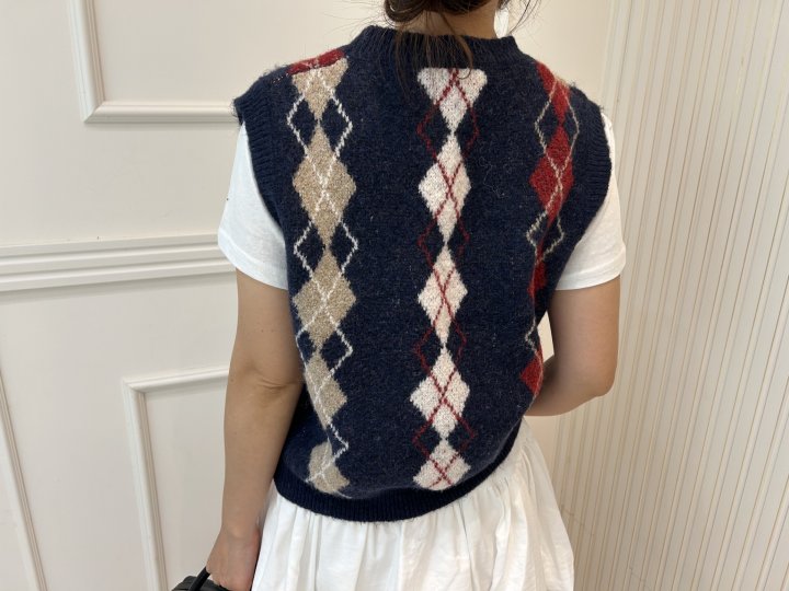 Dia Knit Vest by Pearls room for Women - view 11