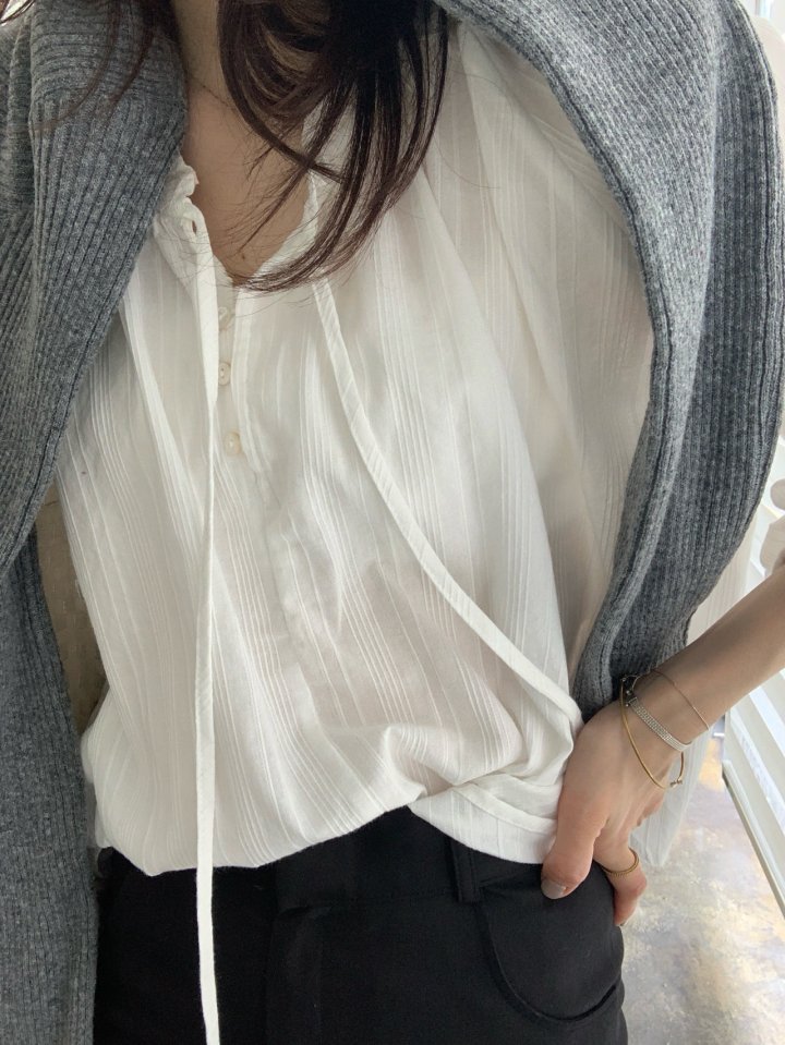 Pomelo - Korean Women Fashion - #momslook - Lace Frill Blouse - 2