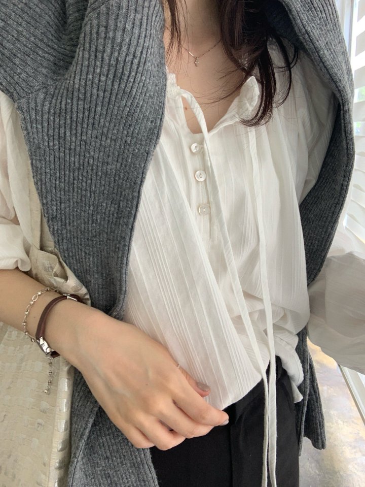Pomelo - Korean Women Fashion - #momslook - Lace Frill Blouse - 6