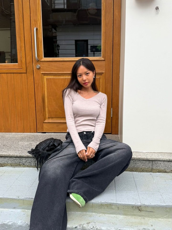 Queensmade - Korean Women Fashion - #pursuepretty - Rose V-neck Tee