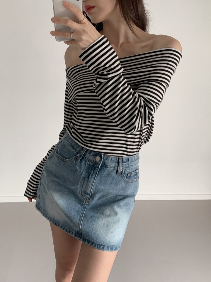 Queensmade - Korean Women Fashion - #restrostyle - Log Off-Shoulder Tee - 5