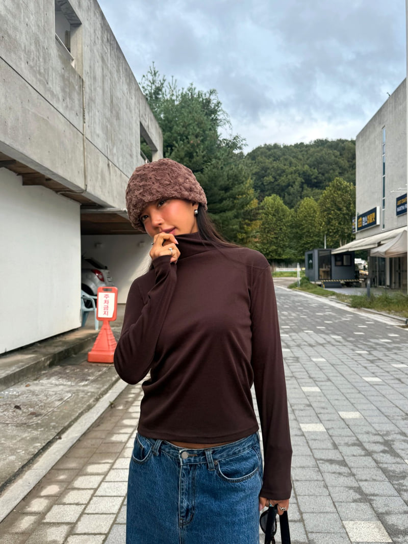 Queensmade - Korean Women Fashion - #restrostyle - Art Turtleneck Tee