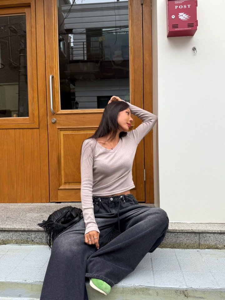Queensmade - Korean Women Fashion - #romanticstyle - Rose V-neck Tee - 3