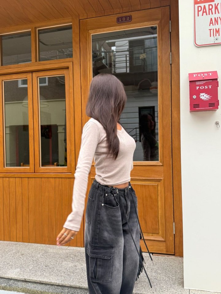 Queensmade - Korean Women Fashion - #romanticstyle - Rose V-neck Tee - 4
