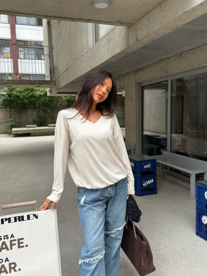 Queensmade - Korean Women Fashion - #thelittlethings - Troll V-neck Tee
