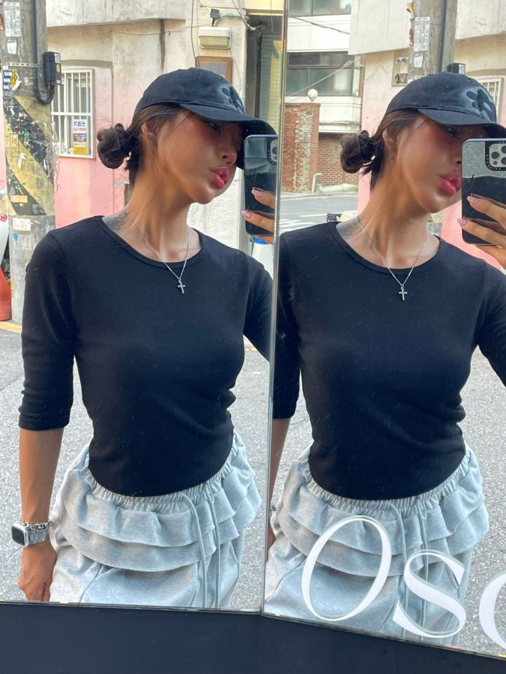 Queensmade - Korean Women Fashion - #vintagekidsstyle - Simple Sleeve Tee - 2