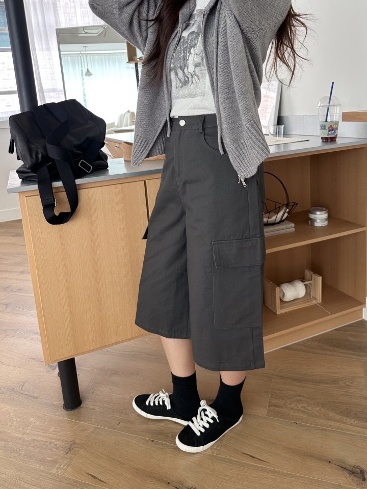 There By - Korean Women Fashion - #thelittlethings - Pocket Bermuda Pants - 10