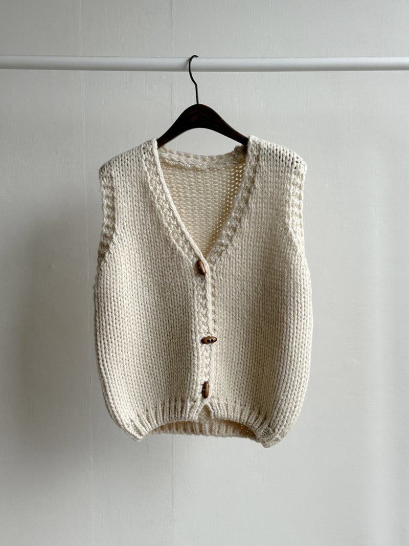 There By - Korean Women Fashion - #vintageinspired - Emma Vest - 2