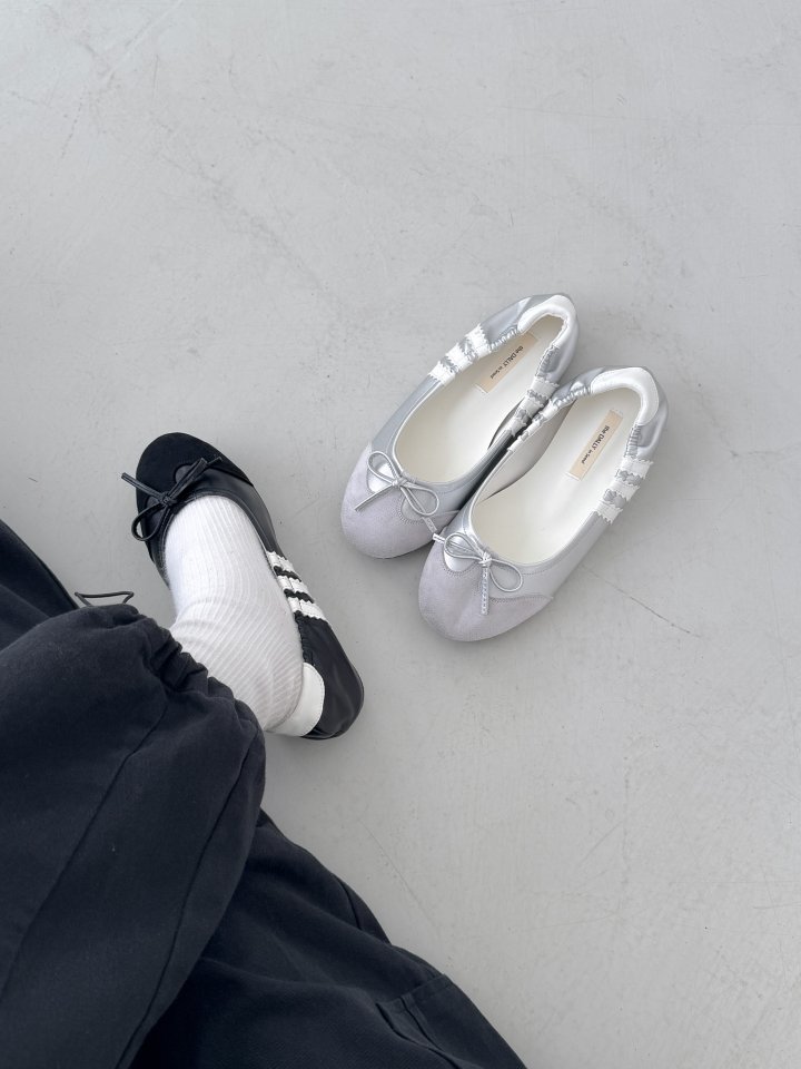 Vade - Korean Women Fashion - #momslook - Mimi Unique Flat Sneakers - 2