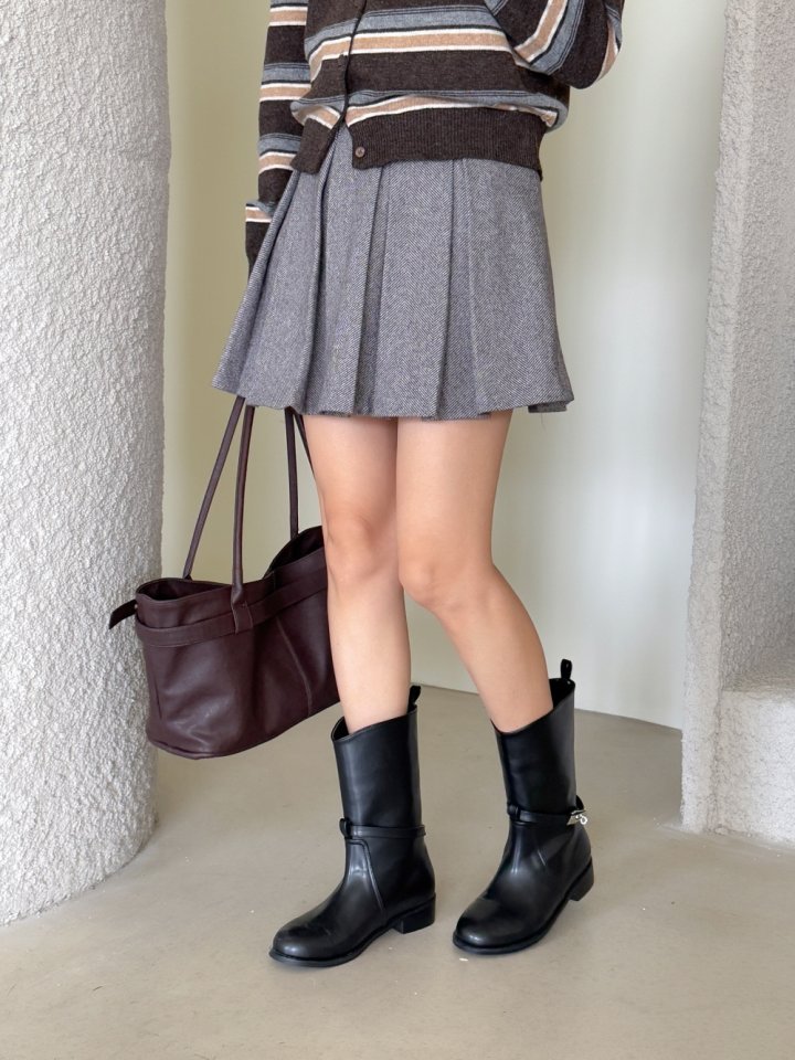 Vade - Korean Women Fashion - #momslook - Buckle Round Half Mid Boots