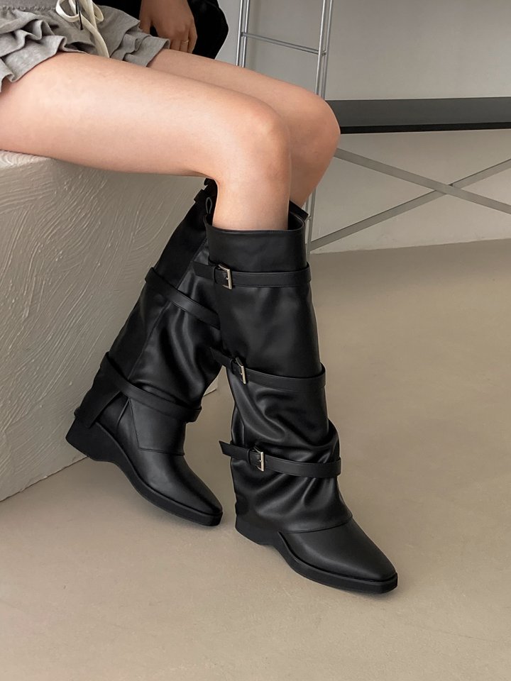 Vade - Korean Women Fashion - #momslook - Buckle Velcro Round Boots - 10