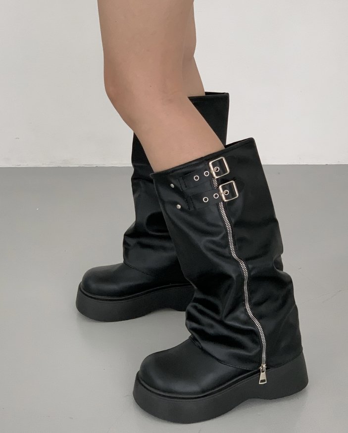 Vade - Korean Women Fashion - #momslook - Black Round Buckle Boots