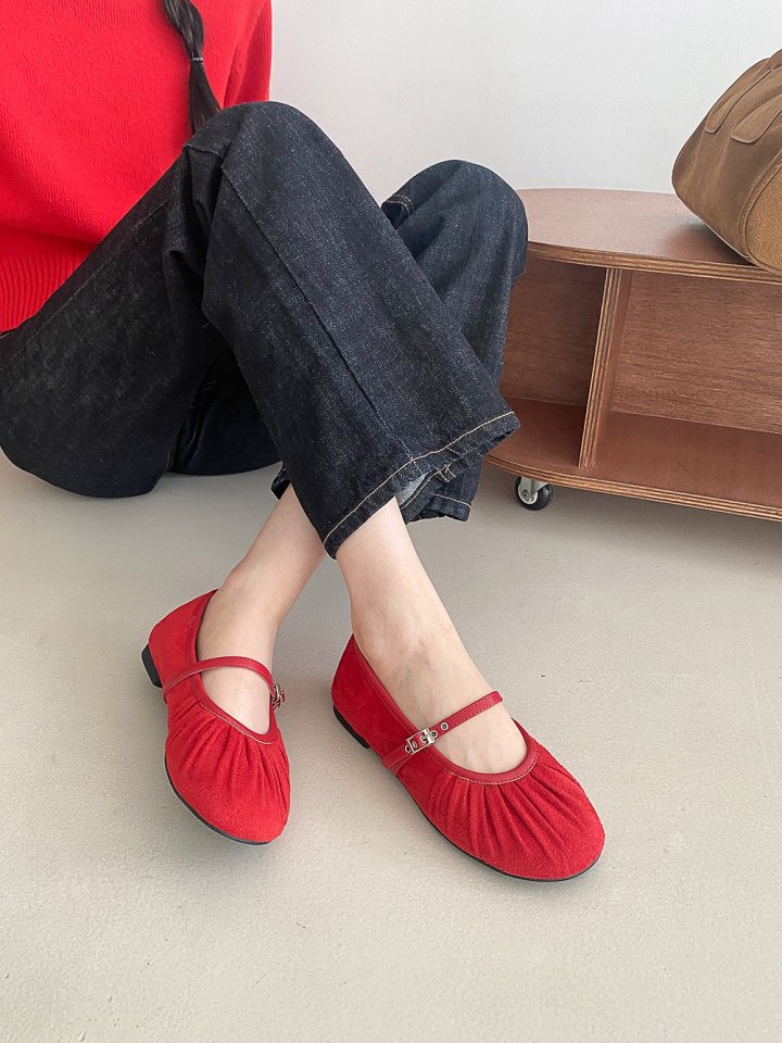 Vade - Korean Women Fashion - #momslook - Basic Pleated Strap Flats - 10