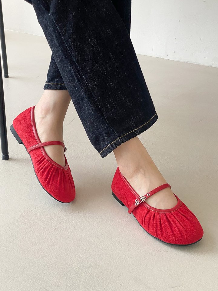 Vade - Korean Women Fashion - #momslook - Basic Pleated Strap Flats - 6