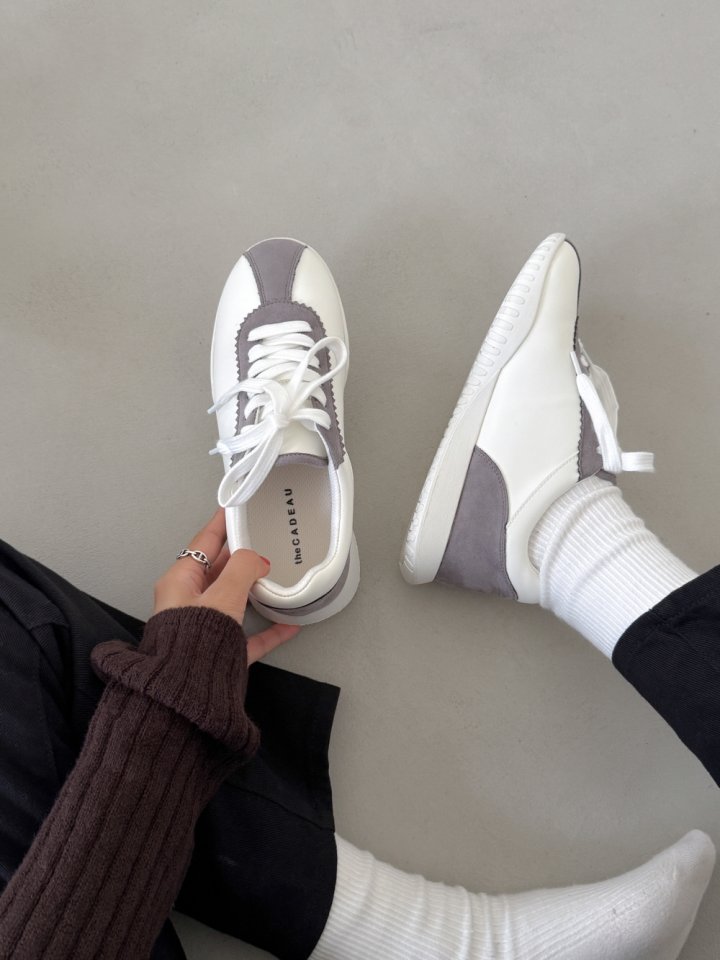 Vade - Korean Women Fashion - #momslook - Round Core Sneakers - 2