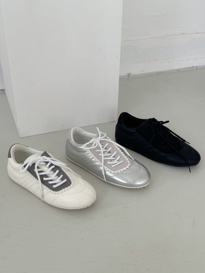 Vade - Korean Women Fashion - #momslook - Strap Slim Sneakers - 3