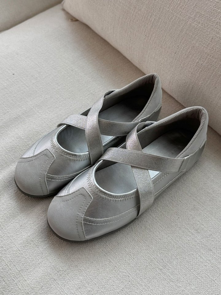 Vade - Korean Women Fashion - #momslook - Low Heel Banding Round Flats - 9