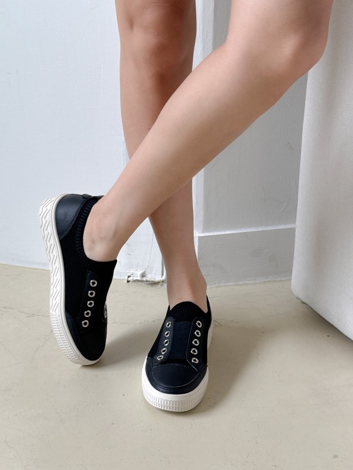 Vade - Korean Women Fashion - #momslook - Banding Round Sneakers - 2