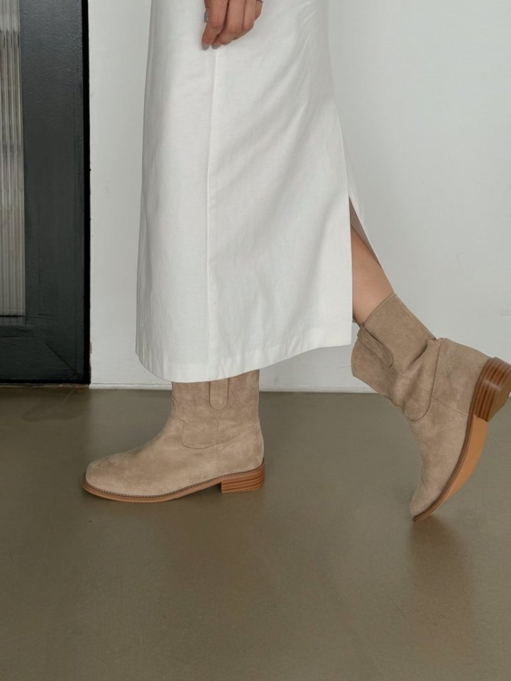Vade - Korean Women Fashion - #momslook - Mid Suede Wood Boots - 9