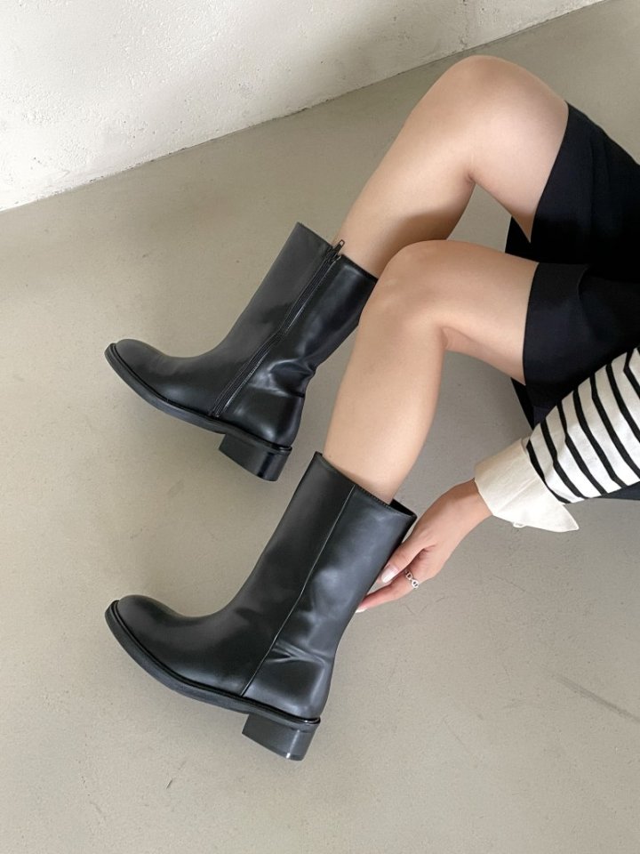 Vade - Korean Women Fashion - #momslook - Round Mid Half Boots - 2