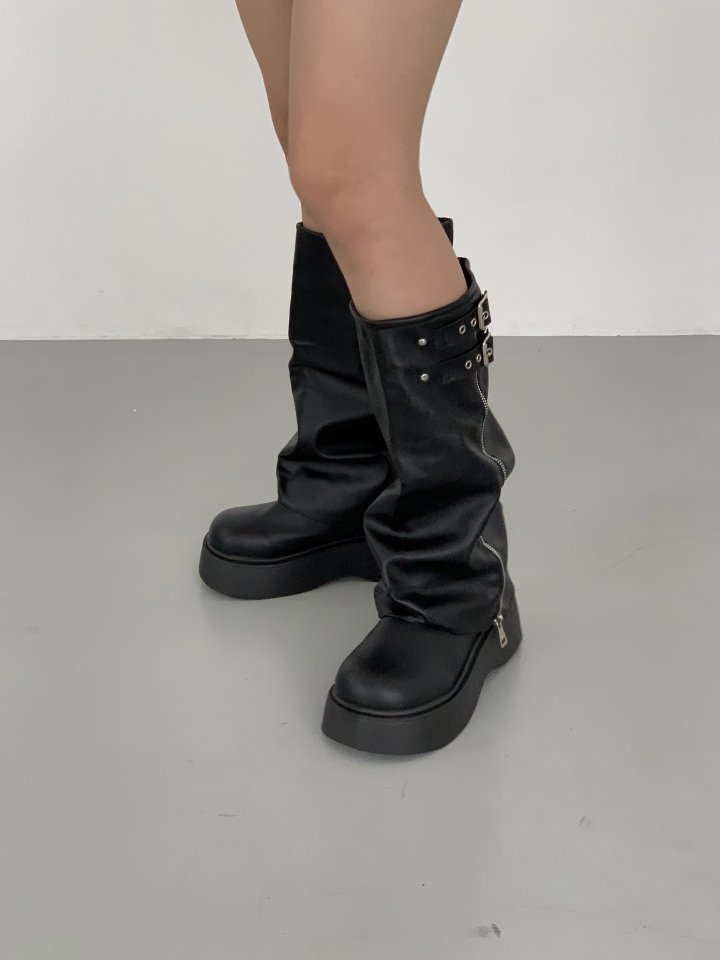 Vade - Korean Women Fashion - #pursuepretty - Black Round Buckle Boots - 9