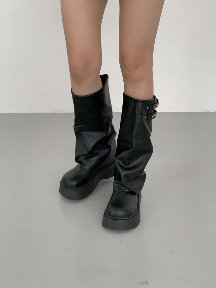Vade - Korean Women Fashion - #restrostyle - Black Round Buckle Boots - 10
