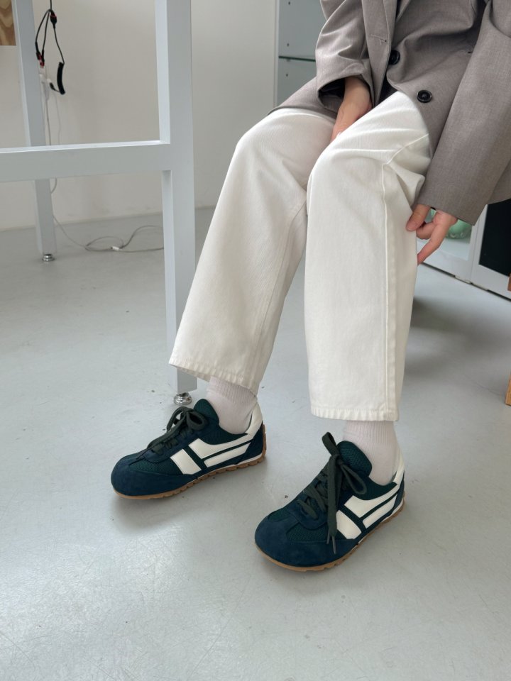 Vade - Korean Women Fashion - #restrostyle - Slim Round Sneakers - 8