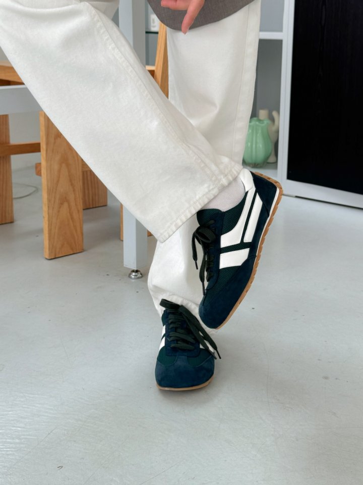 Vade - Korean Women Fashion - #shopsmall - Slim Round Sneakers - 10