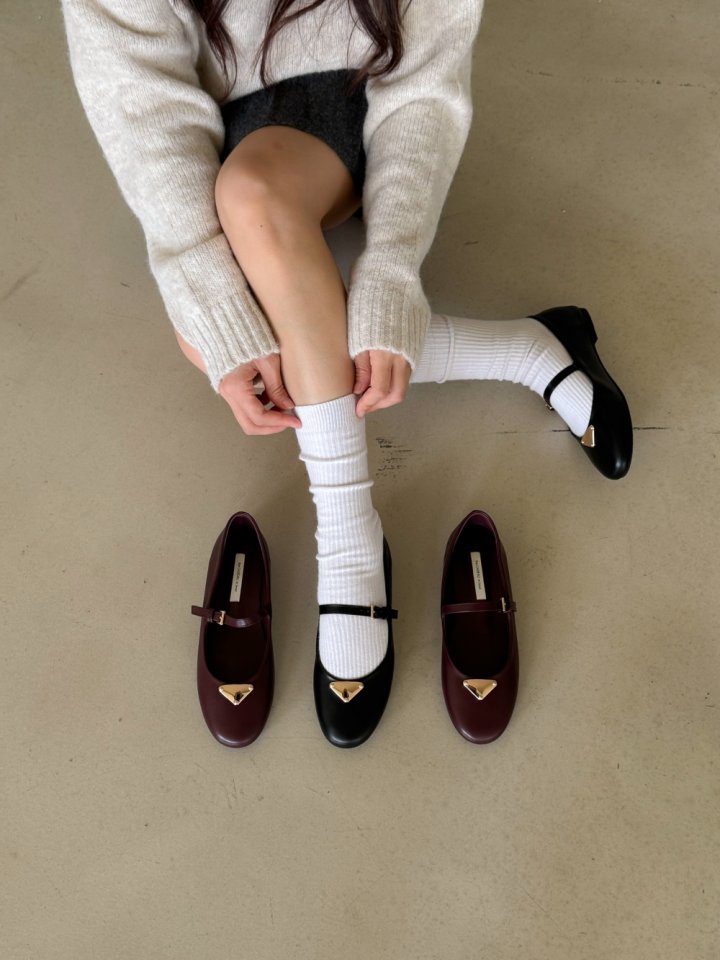Vade - Korean Women Fashion - #vintagekidsstyle - Gold Point Mary Jane Flats - 3