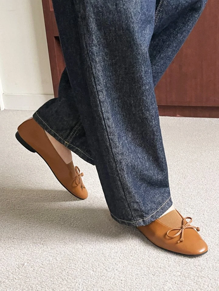 Vade - Korean Women Fashion - #womensfashion - Ribbon Round Flats - 2