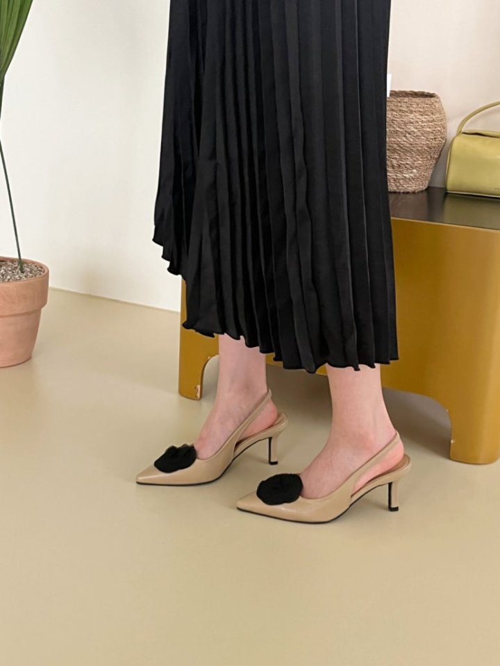 Vade - Korean Women Fashion - #momslook - Flower Slingback Stiletto Heels - 4