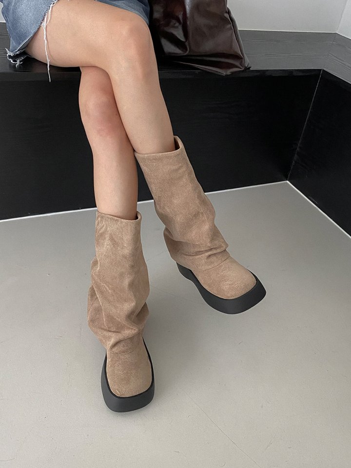 Vade - Korean Women Fashion - #momslook - Round Suede Half Mid Boots - 4