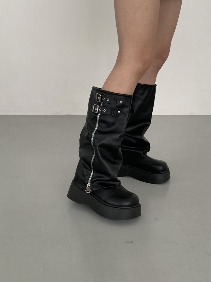 Vade - Korean Women Fashion - #womensfashion - Black Round Buckle Boots - 6