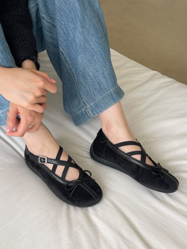 Vade - Korean Women Fashion - #womensfashion - Round Strap Banding Unique Flats - 12
