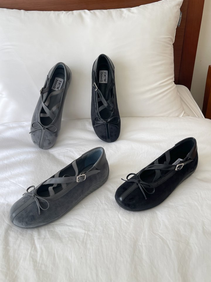 Vade - Korean Women Fashion - #womensfashion - Round Strap Banding Unique Flats - 2