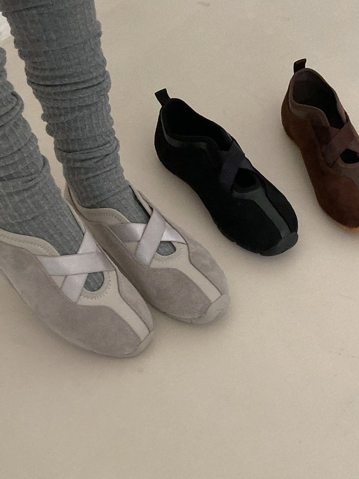 Vade - Korean Women Fashion - #womensfashion - Banding Sneaker Round Flats - 6