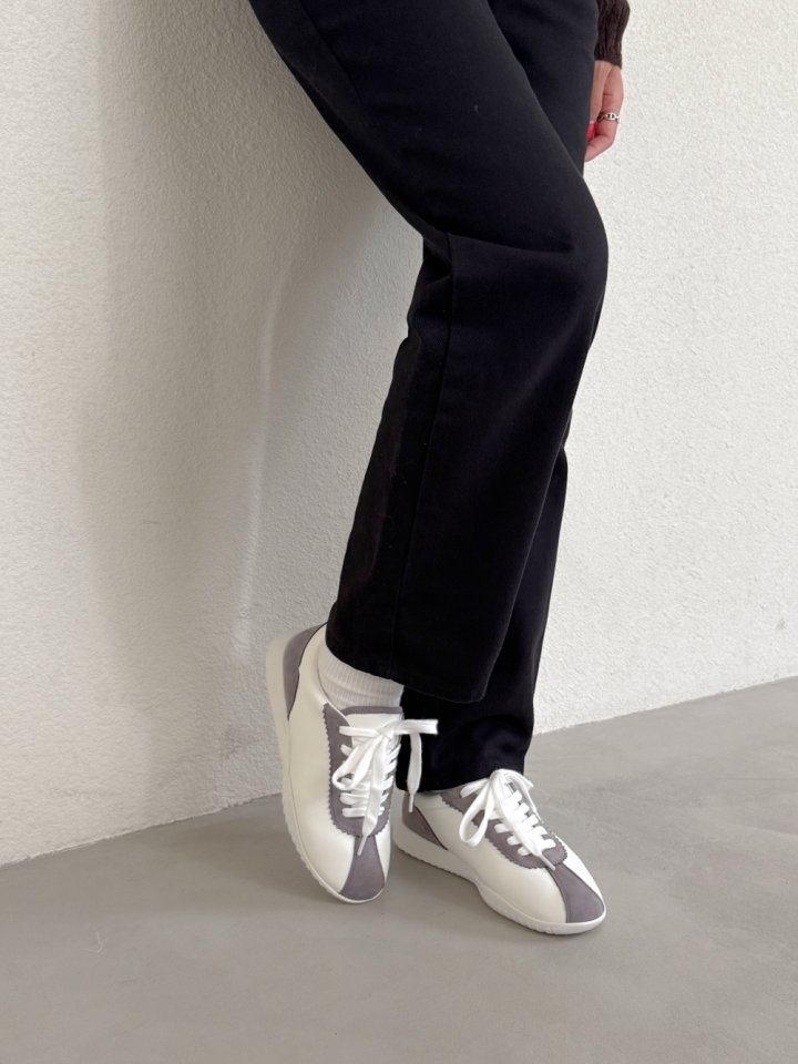 Vade - Korean Women Fashion - #womensfashion - Round Core Sneakers - 3